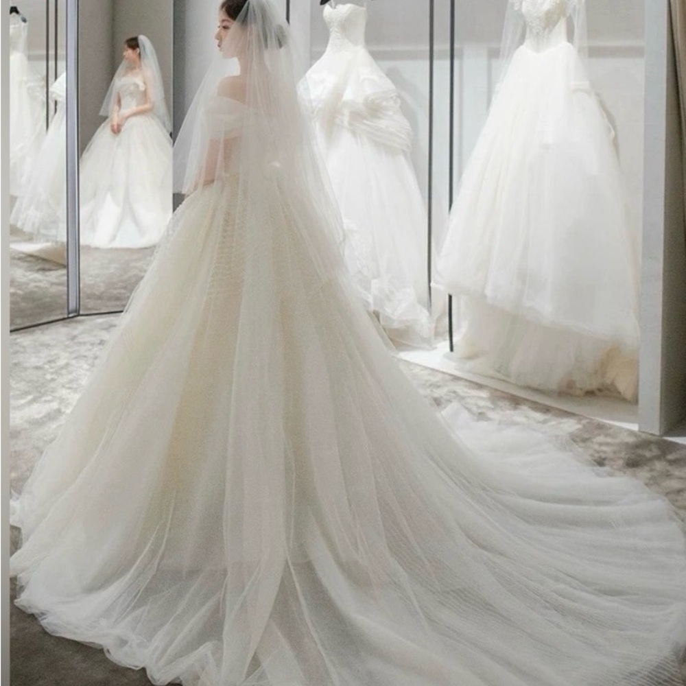 Elegant White Wedding Dress